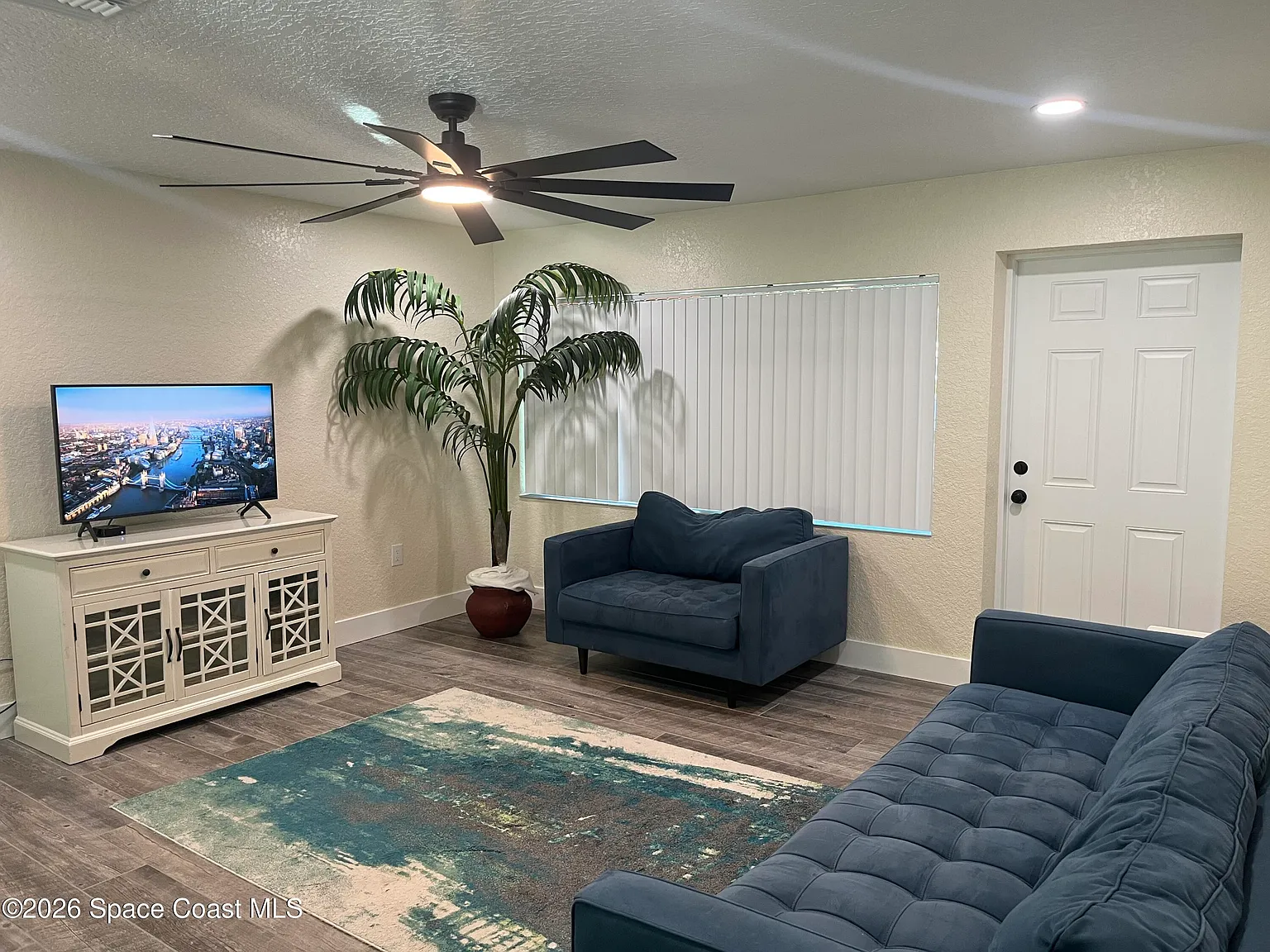 4 bed, 2.0 bath, 1464 sqft, $2,200 — Photo 4