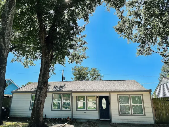 6729 Lodge St, Houston, TX 77092