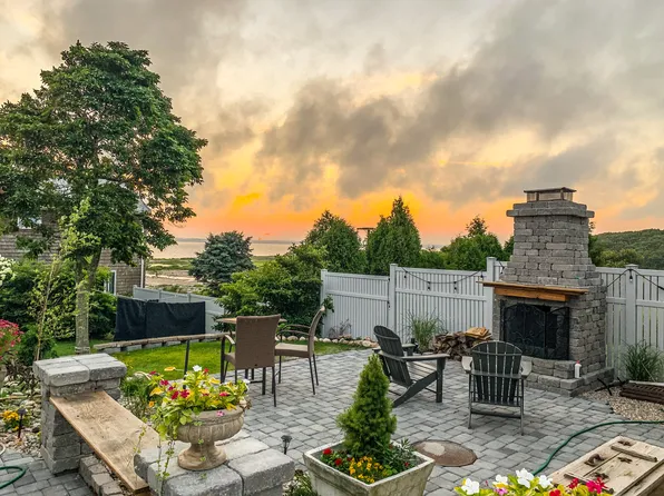 46 Winona Ave, Fairhaven, MA 02719