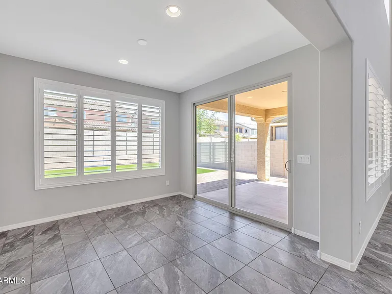 5819 N 88th Ln — Photo 15