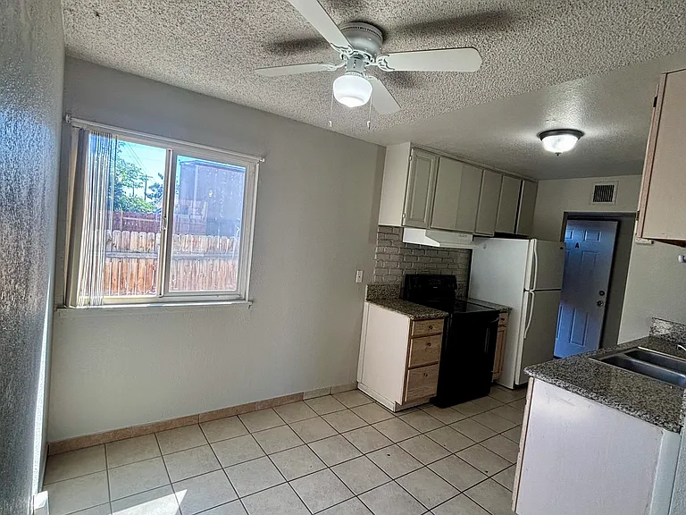 1004 N Jones Blvd #A — Photo 8