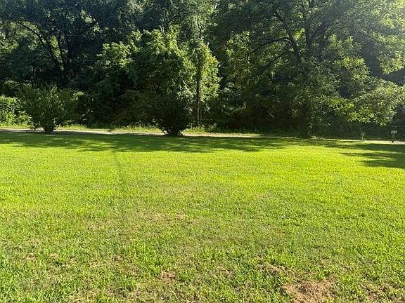 4th image of 1040 Chestnut Rd