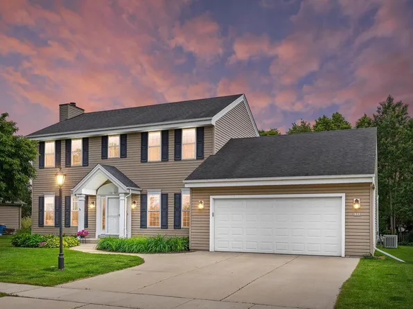 1333 Mockingbird DRIVE, Oconomowoc, WI 53066