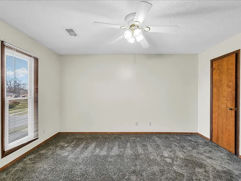 713 Fairmont Dr — Photo 9