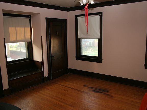 4th image of 1009 1st Ave