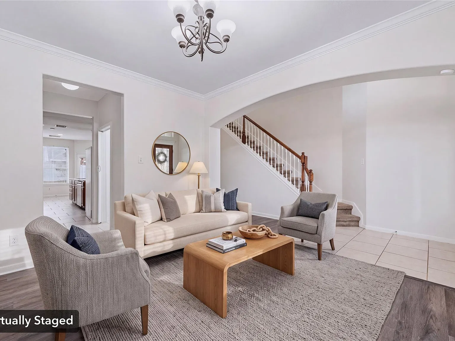 4 bed, 2.5 bath, 2220 sqft, $2,295 — Photo 4