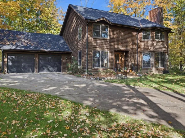 N64W33734 Lakeview DRIVE, Oconomowoc, WI 53066