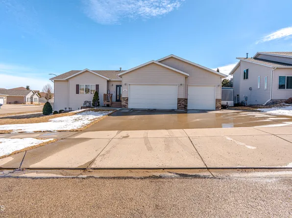 3809 Valcartier St, Bismarck, ND 58503