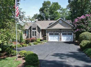 689 Boxwoodgreen Dr, Wirtz, VA 24184