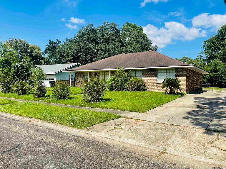 4036 Ridgemont Dr — Photo 2