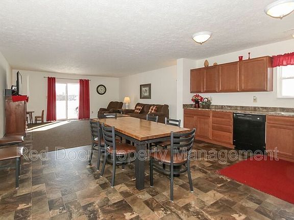 4th image of 533 Farnham Dr