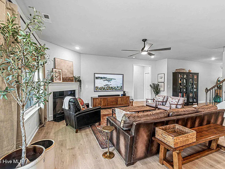 702 Greenwich Pl — Photo 8