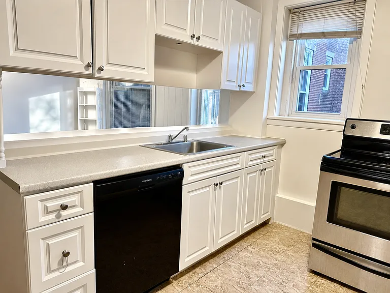 199 Winthrop Rd #2 — Photo 10