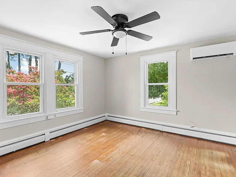 149 Beach Rd — Photo 23