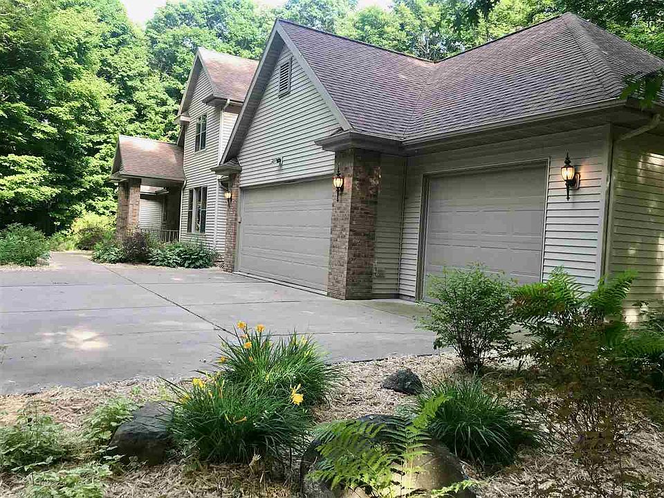 1st image of 225302 Maplewood Dr