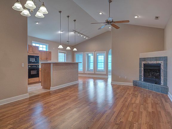 4th image of 100 Windsong Ln