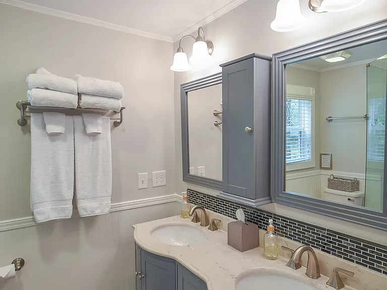 1490 N Ridge St — Photo 17