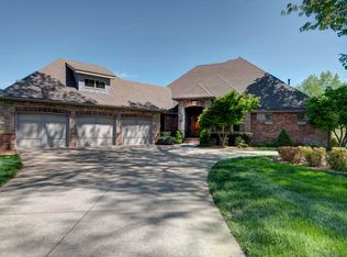 2694 S Forrest Heights Ave, Springfield, MO 65809