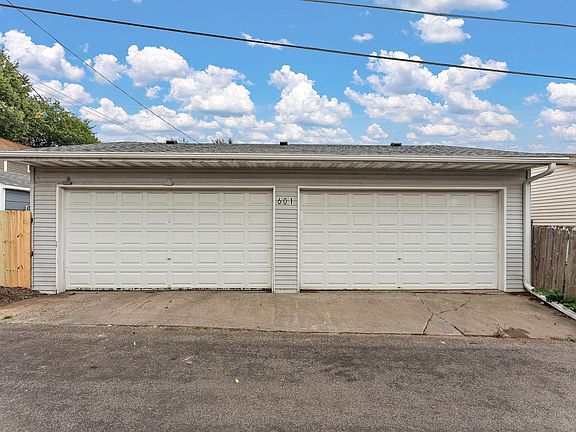 3rd image of 601 Sims Ave