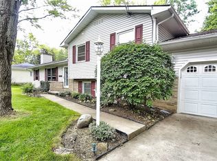 2065 Maplewood Rd, Stow, OH 44224