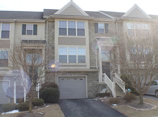 649 Royal View Dr, Lancaster, PA 17601