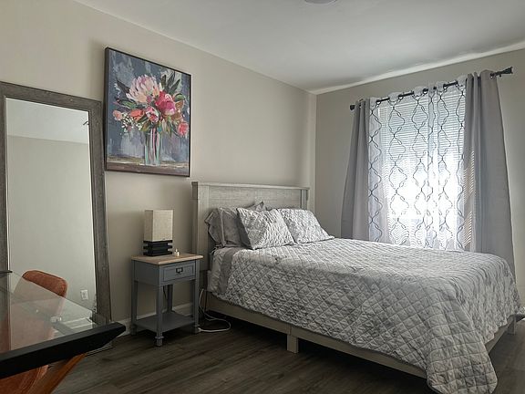 5th image of 1607 Levis St NE APT 1