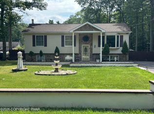 3127 Leisure Dr, Pocono Summit, PA 18346