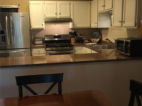 4th image of 8497 Bridgeport Ln