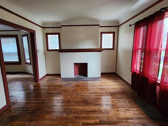 2nd image of 1919 Lawrence St