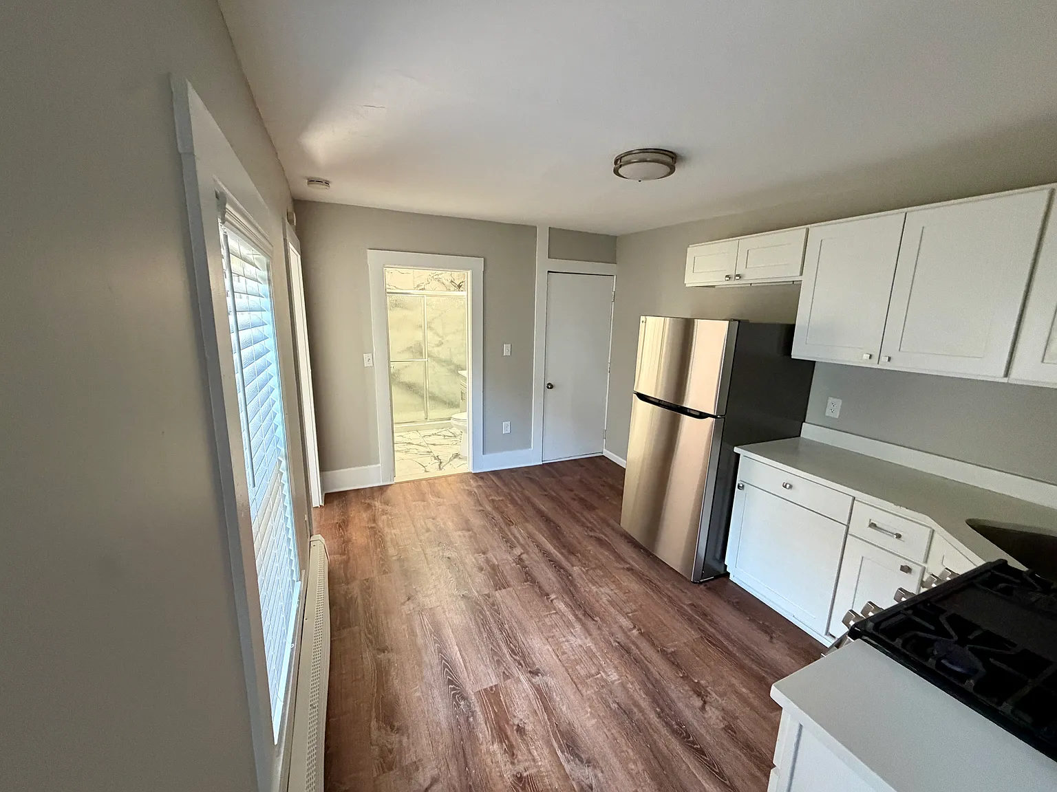 3 bed, 1060 sqft, $2,550 — Photo 2
