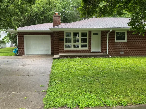 312 S Lincoln St, Sullivan, IL 61951