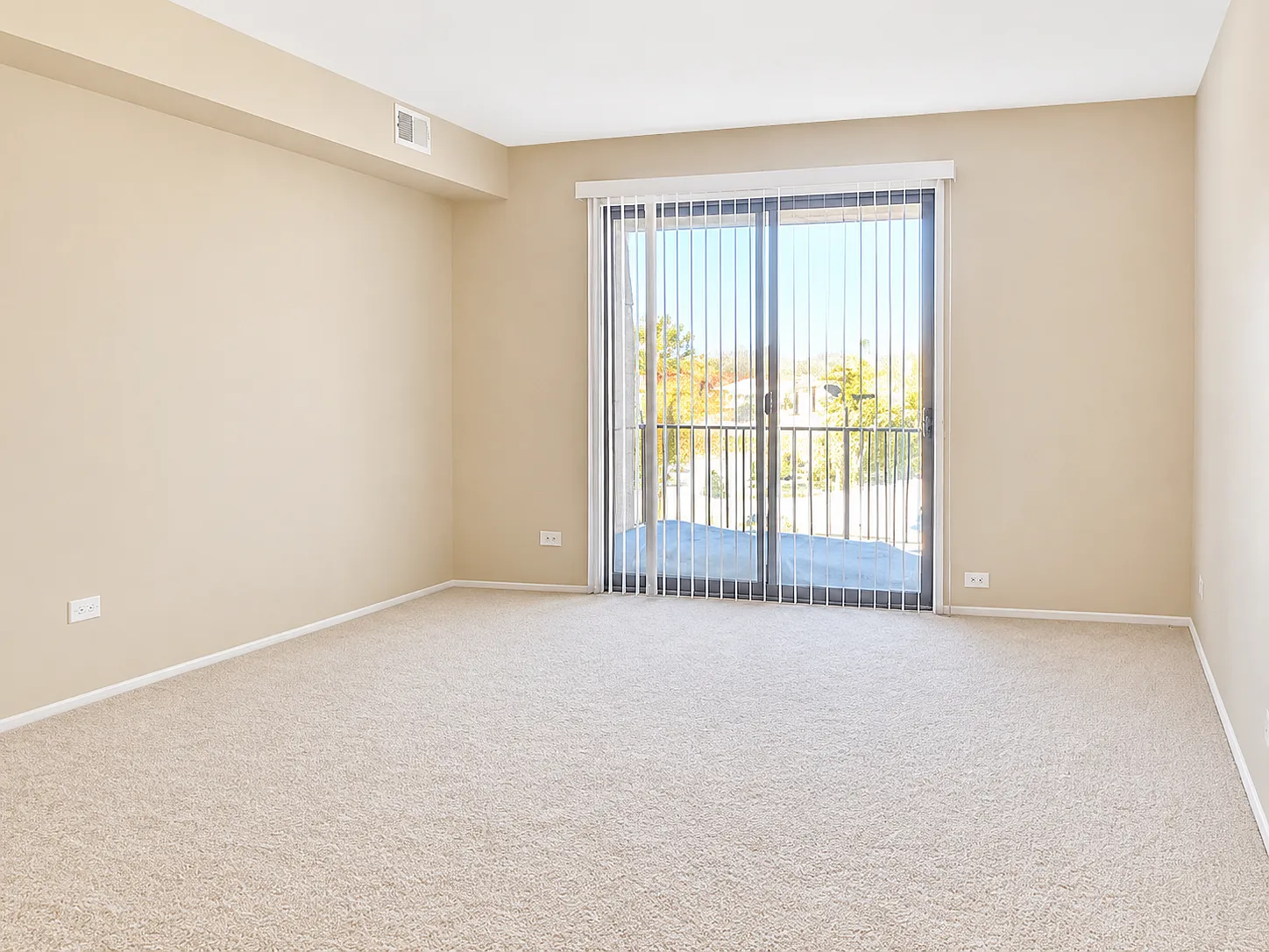 2 bed, 1000 sqft, $2,060 — Photo 1