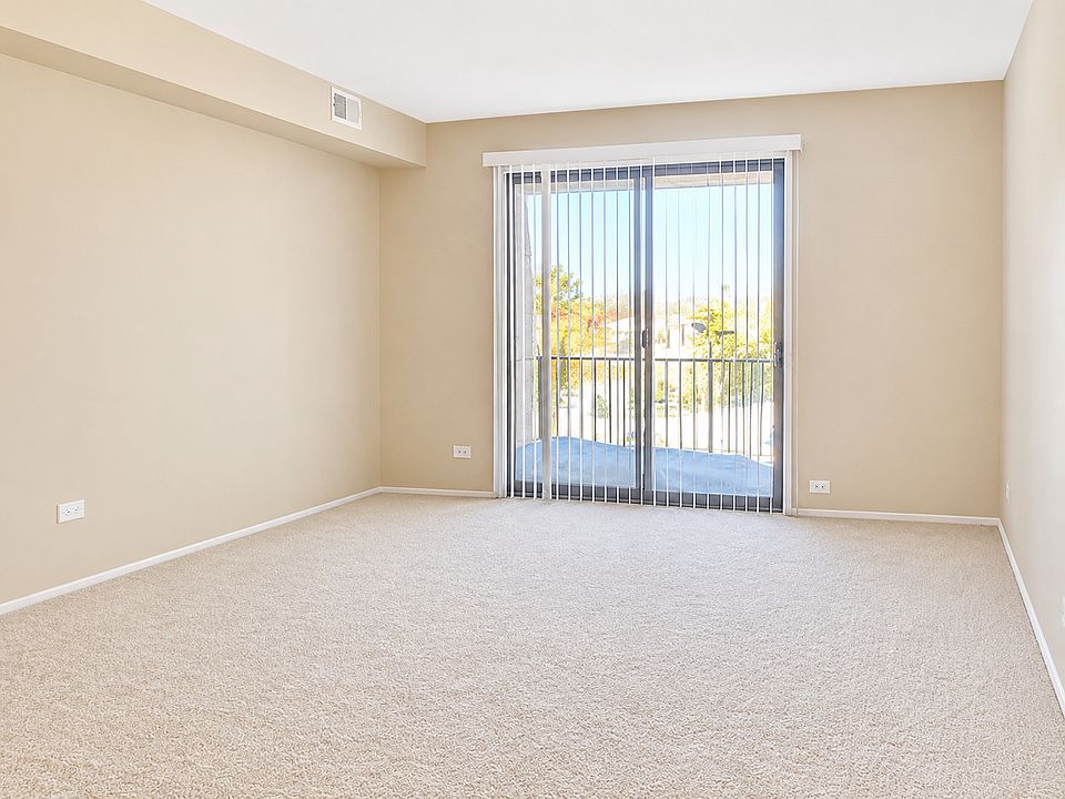 1st image of 8 Oak Creek Dr APT 3803