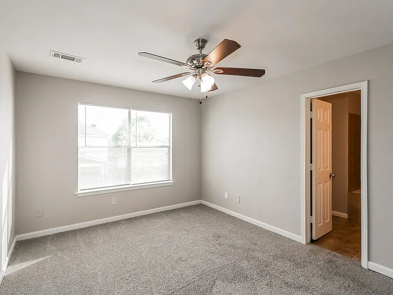 7423 Village Lake Dr — Photo 10
