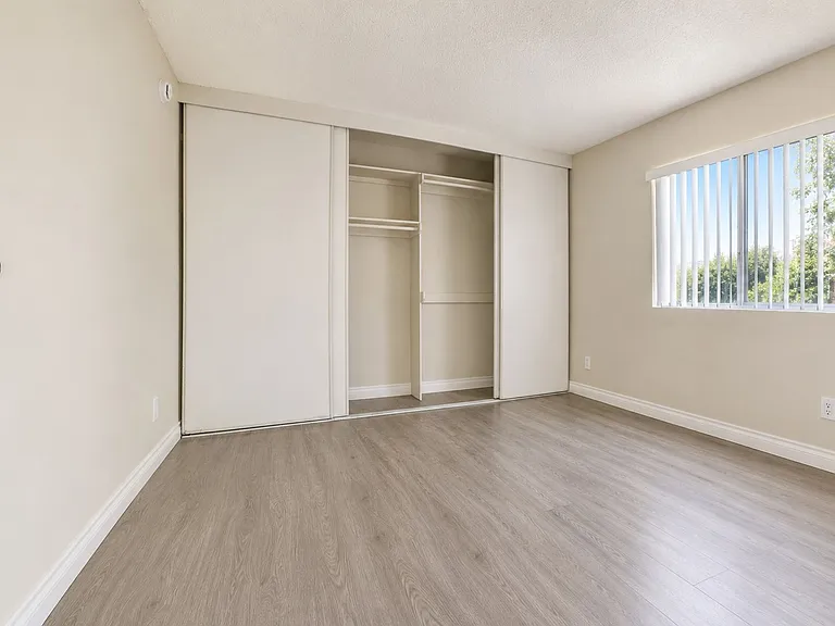 18100 Roscoe Blvd Northridge, CA 91325 — Photo 22
