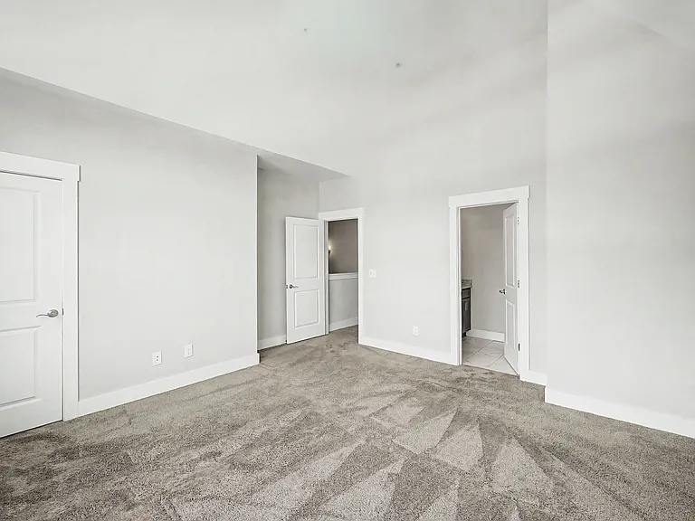 221 Stonecrest Cir — Photo 43