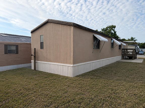 4th image of 2547 Chatham Way NE