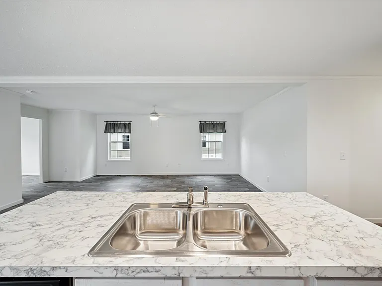 Laurel Woods — Photo 14