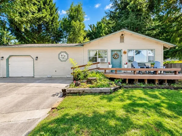 622 Kenneth Way, Mount Shasta, CA 96067