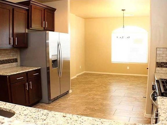 4th image of 633 Stella Cir