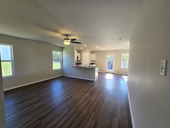 4th image of 250 Omaha St