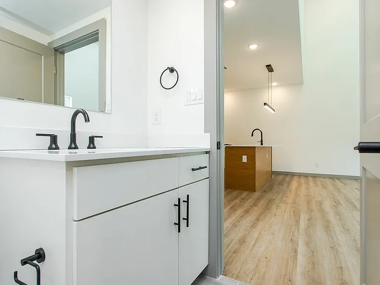 4001 Roseland Ave — Photo 81