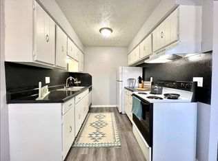 2305 Benson Gardens Blvd #8O, Omaha, NE 68134