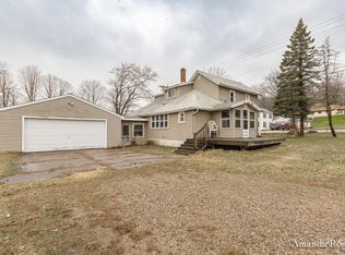 926 E Main St, Lowell, MI 49331