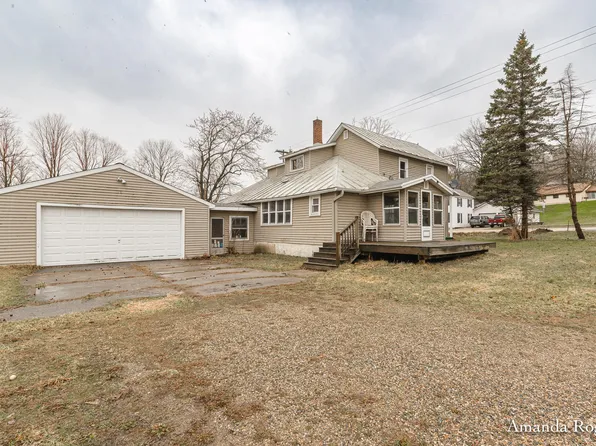 926 E Main St, Lowell, MI 49331