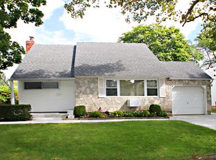 52 Commander Ave, Garden City, NY 11530
