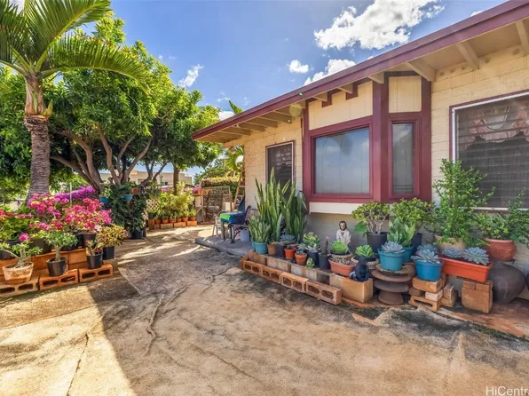 94-404 Kipou St, Waipahu, HI 96797