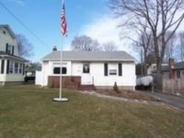 25 Burr Ave, Kings Park, NY 11754