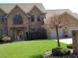 11842 Waterford Dr, North Huntingdon, PA 15642