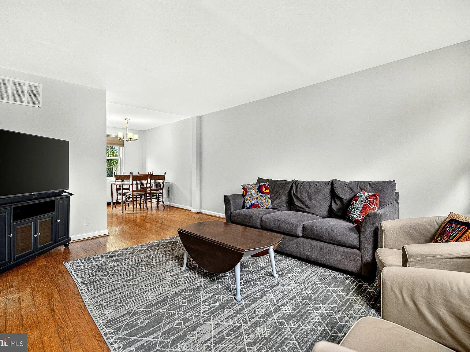3 bed, 2.0 bath, 1000 sqft, $3,100 — Photo 3